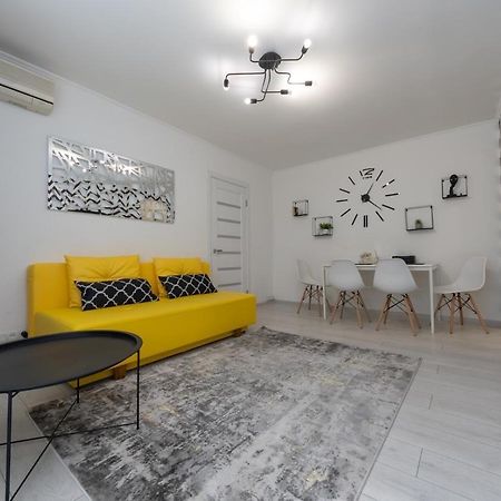 Flat 24 On Lesi Ukrainki 12 With 1 Bedroom Κίεβο Εξωτερικό φωτογραφία